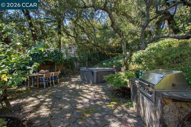 59 El Toyonal, Orinda, CA 94563