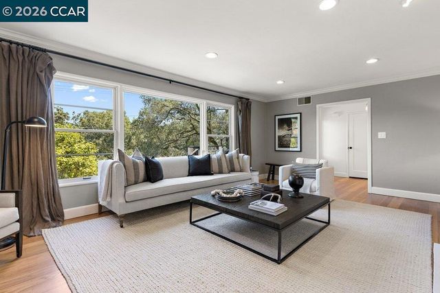 59 El Toyonal, Orinda, CA 94563