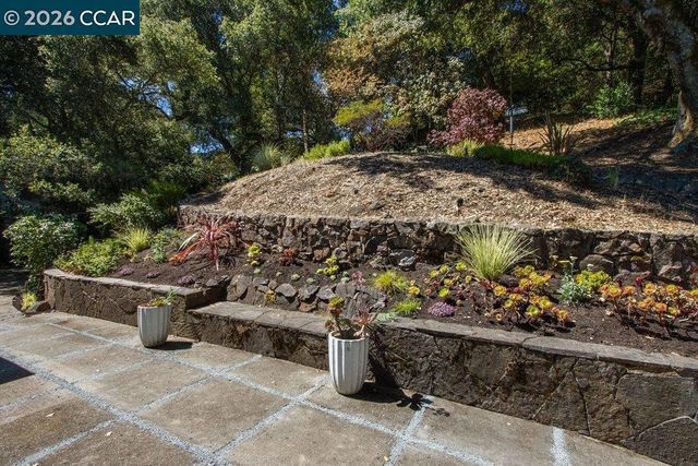 59 El Toyonal, Orinda, CA 94563