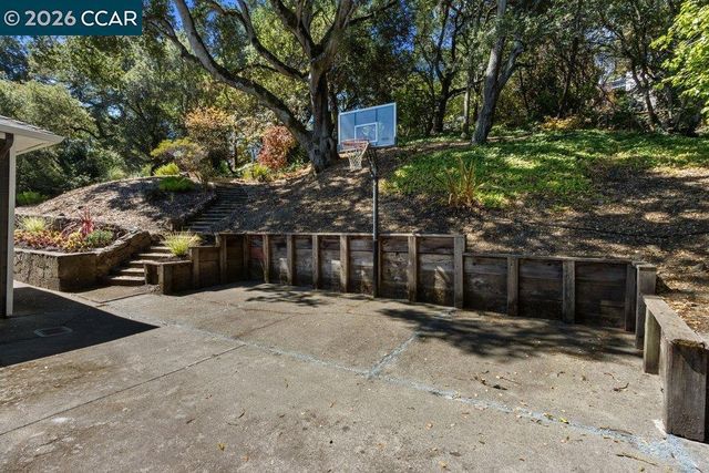 59 El Toyonal, Orinda, CA 94563