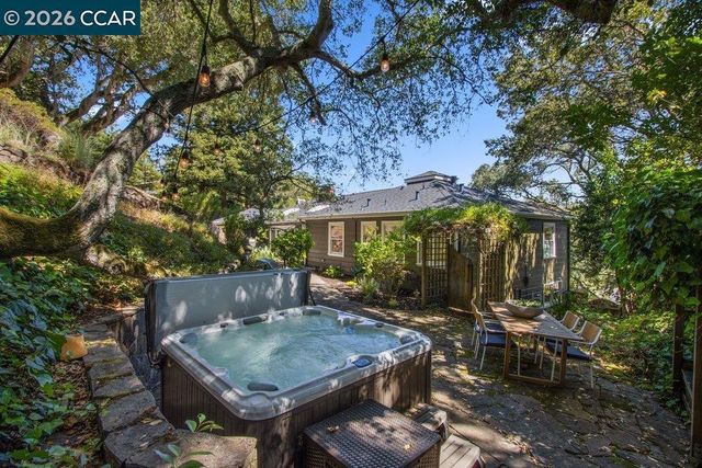59 El Toyonal, Orinda, CA 94563