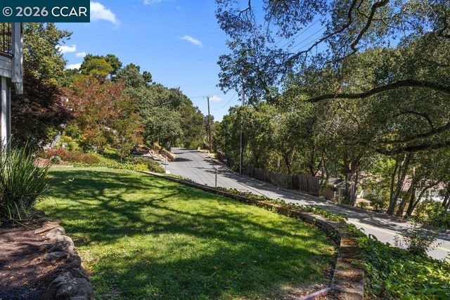 59 El Toyonal, Orinda, CA 94563
