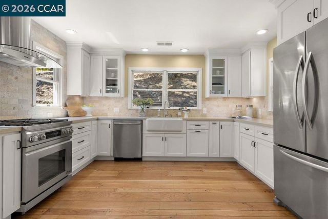 59 El Toyonal, Orinda, CA 94563