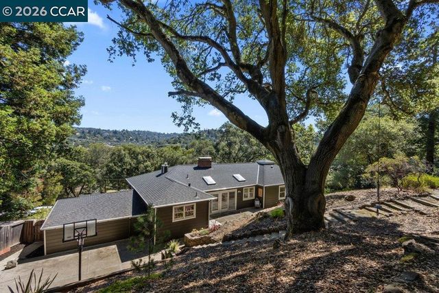 59 El Toyonal, Orinda, CA 94563