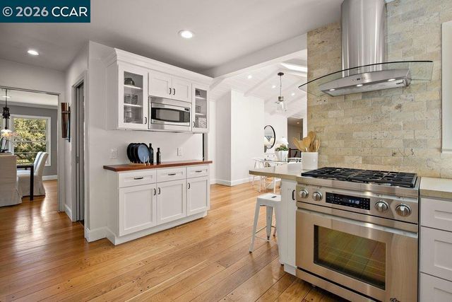 59 El Toyonal, Orinda, CA 94563