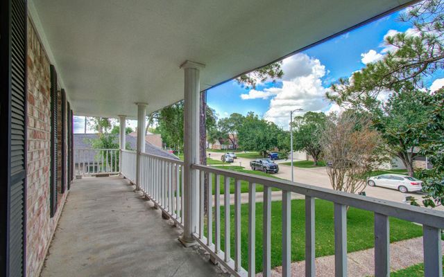 2114 Briarview Drive, Houston, TX 77077