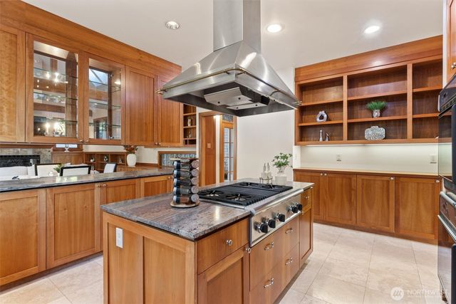 8281 W Mercer Way, Mercer Island, WA 98040