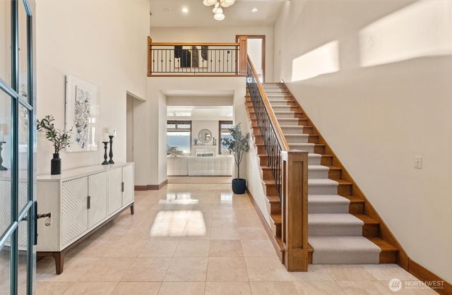 8281 W Mercer Way, Mercer Island, WA 98040