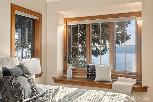 8281 W Mercer Way, Mercer Island, WA 98040