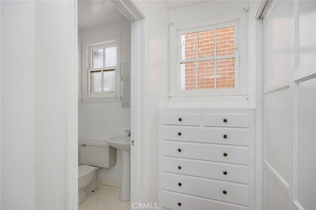 10372 Ashton Avenue, Los Angeles, CA 90024