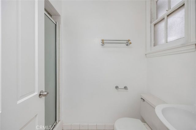 10372 Ashton Avenue, Los Angeles, CA 90024