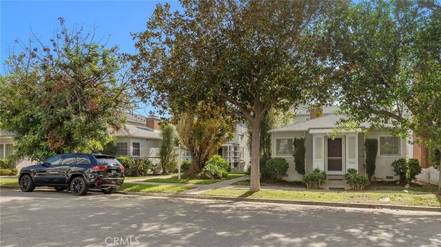 10372 Ashton Avenue, Los Angeles, CA 90024