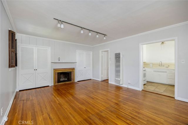 10372 Ashton Avenue, Los Angeles, CA 90024