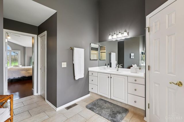 7389 Saint Ives Place, West Chester, OH 45069