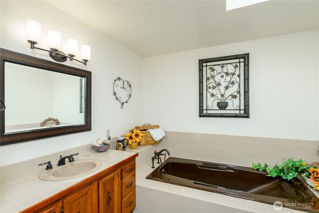 293 N Ridge View Dr, Port Angeles, WA 98362