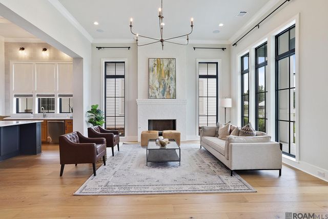 13755 Golden Holly Ln, Baton Rouge, LA 70810