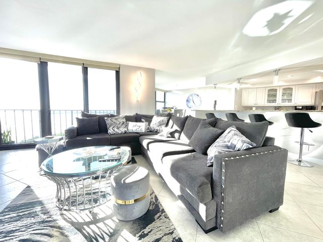 5420 N Ocean Drive 906, Singer Island, FL 33404