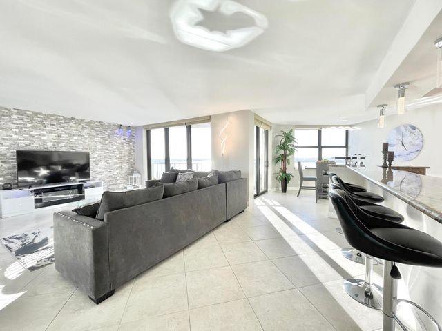 5420 N Ocean Drive 906, Singer Island, FL 33404