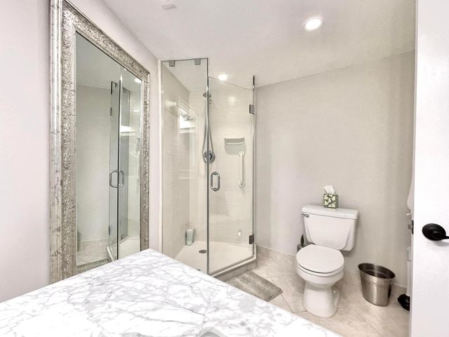 5420 N Ocean Drive 906, Singer Island, FL 33404