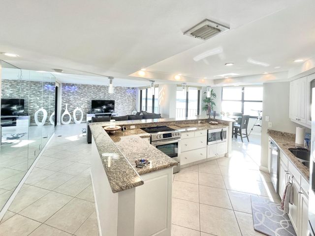 5420 N Ocean Drive 906, Singer Island, FL 33404