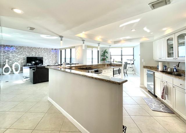5420 N Ocean Drive 906, Singer Island, FL 33404