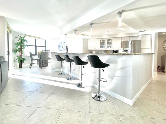 5420 N Ocean Drive 906, Singer Island, FL 33404