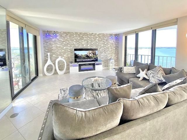 5420 N Ocean Drive 906, Singer Island, FL 33404