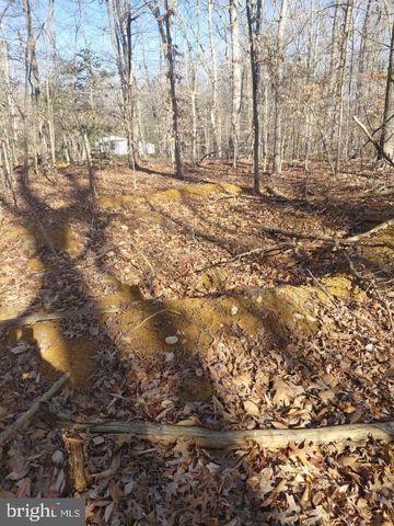 7060 ANNAPOLIS WOODS RD, La Plata, MD 20646