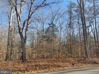 7060 ANNAPOLIS WOODS RD, La Plata, MD 20646