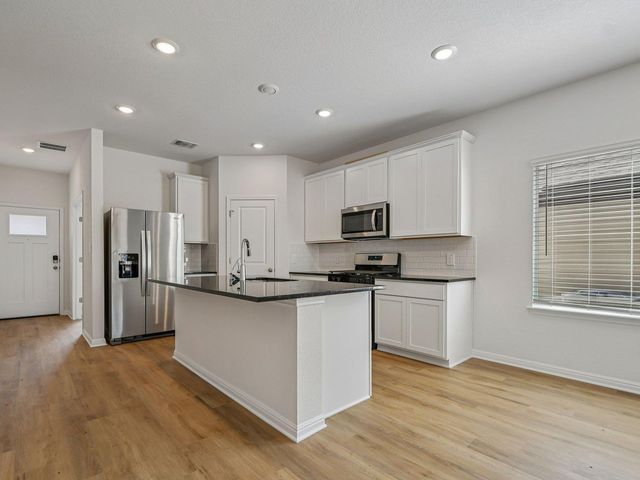 280 Red Tail Hawk LN, Cedar Creek, TX 78612