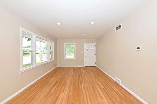 4300 N 73rd STREET, Milwaukee, WI 53216