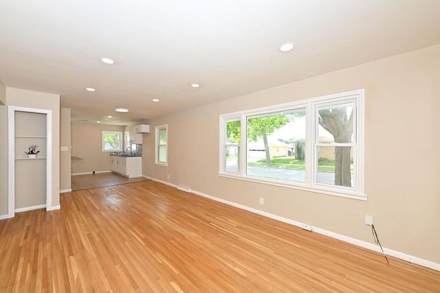 4300 N 73rd STREET, Milwaukee, WI 53216