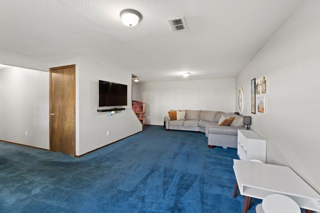 506 E Wild Plum Circle, Derby, KS 67037