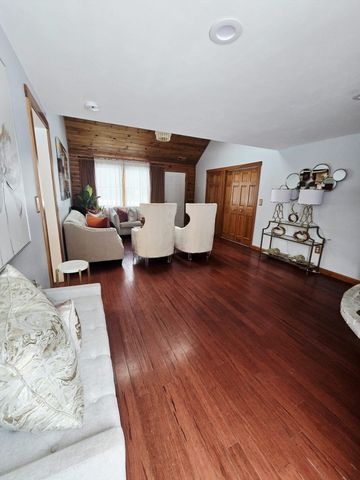 20 Farm Pond Rd, Dracut, MA 01826
