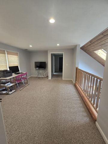 20 Farm Pond Rd, Dracut, MA 01826