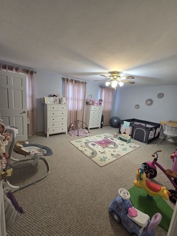 20 Farm Pond Rd, Dracut, MA 01826