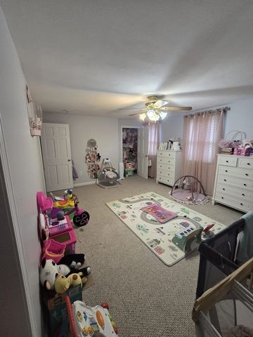 20 Farm Pond Rd, Dracut, MA 01826