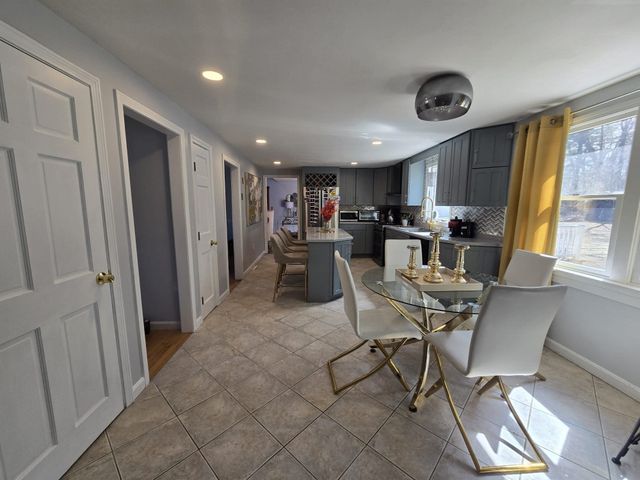 20 Farm Pond Rd, Dracut, MA 01826