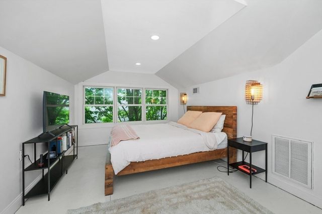105-107 Adena Rd 105, Newton, MA 02465