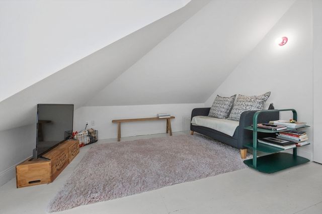 105-107 Adena Rd 105, Newton, MA 02465