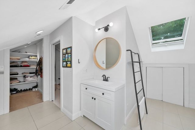 105-107 Adena Rd 105, Newton, MA 02465