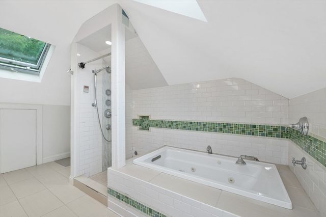 105-107 Adena Rd 105, Newton, MA 02465