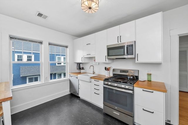 105-107 Adena Rd 105, Newton, MA 02465