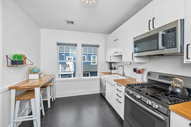 105-107 Adena Rd 105, Newton, MA 02465
