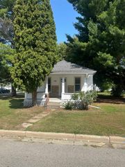 1318 W Stewart Avenue, Owosso, MI 48867