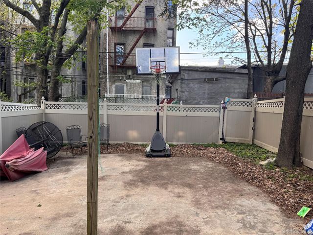 18 Pleasant Place, Brooklyn, NY 11233