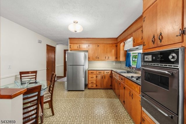 300 Arnold Ave, North Plainfield Boro, NJ 07063