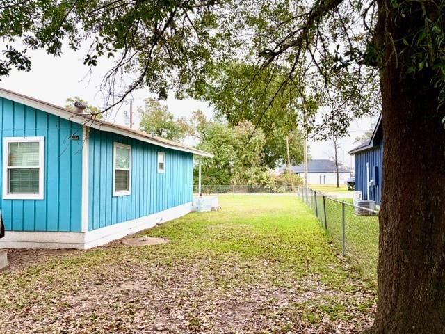 124 Fourth Ave, Onalaska, TX 77360