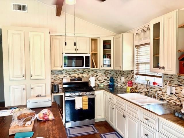 124 Fourth Ave, Onalaska, TX 77360