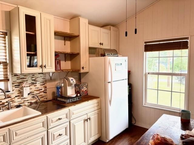 124 Fourth Ave, Onalaska, TX 77360